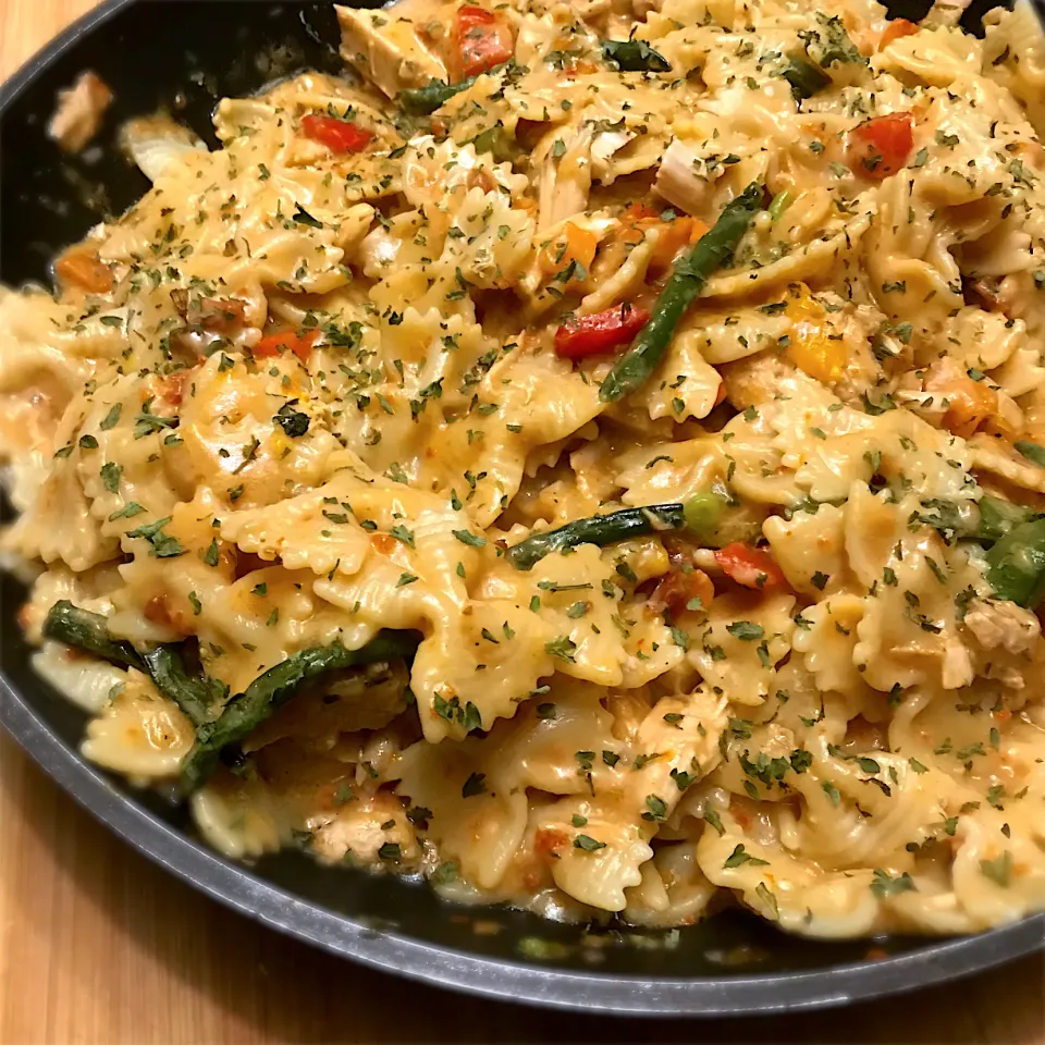 Alfredo Turkey Pasta|T.E.Dennisさん