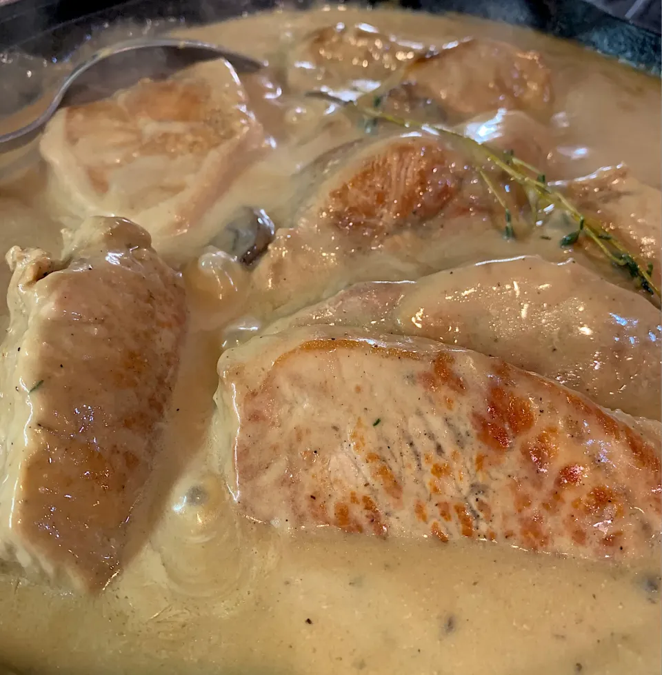 Low-Carb PorkSteaks with Super Creamy Mushrooms 🍄|Alma's Home Kitchenさん