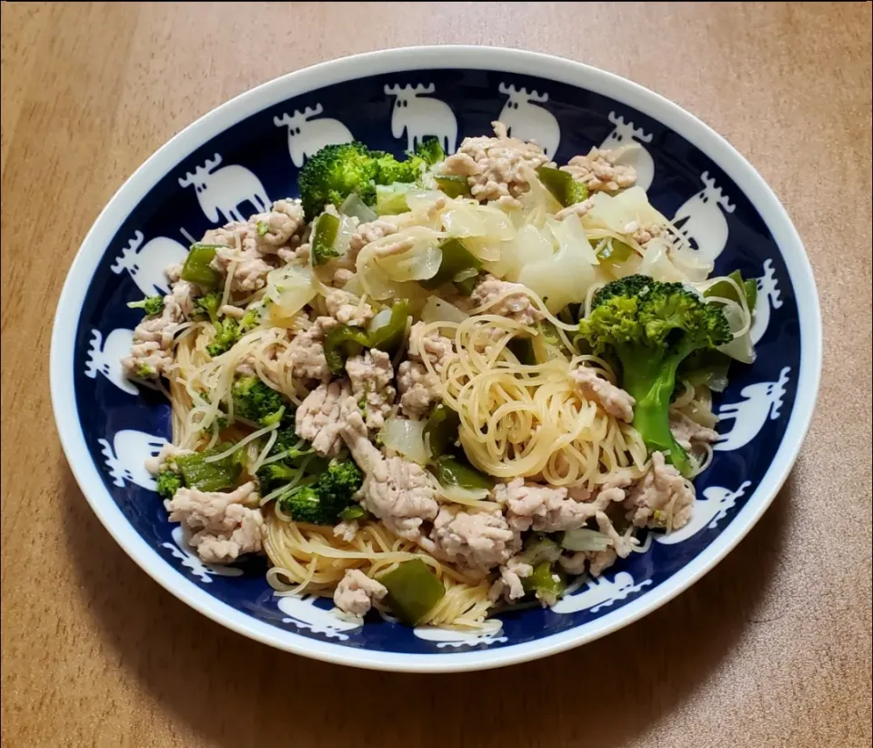 挽き肉とブロッコリーと刻み野菜のビーフン|ナナさん