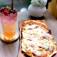 Italian sausage Pizza|Prai Thailandさん