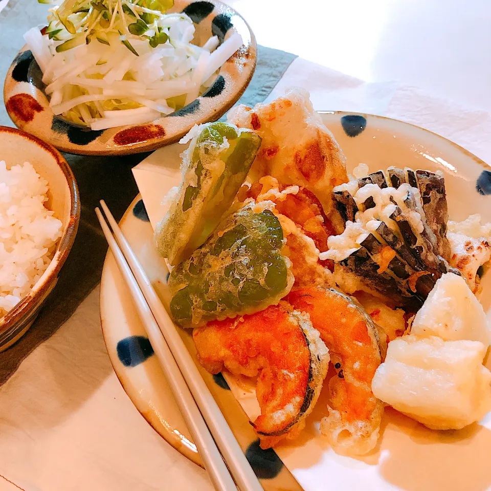 カリカリ天ぷら。天丼ある野菜だけで😋|JAMさん