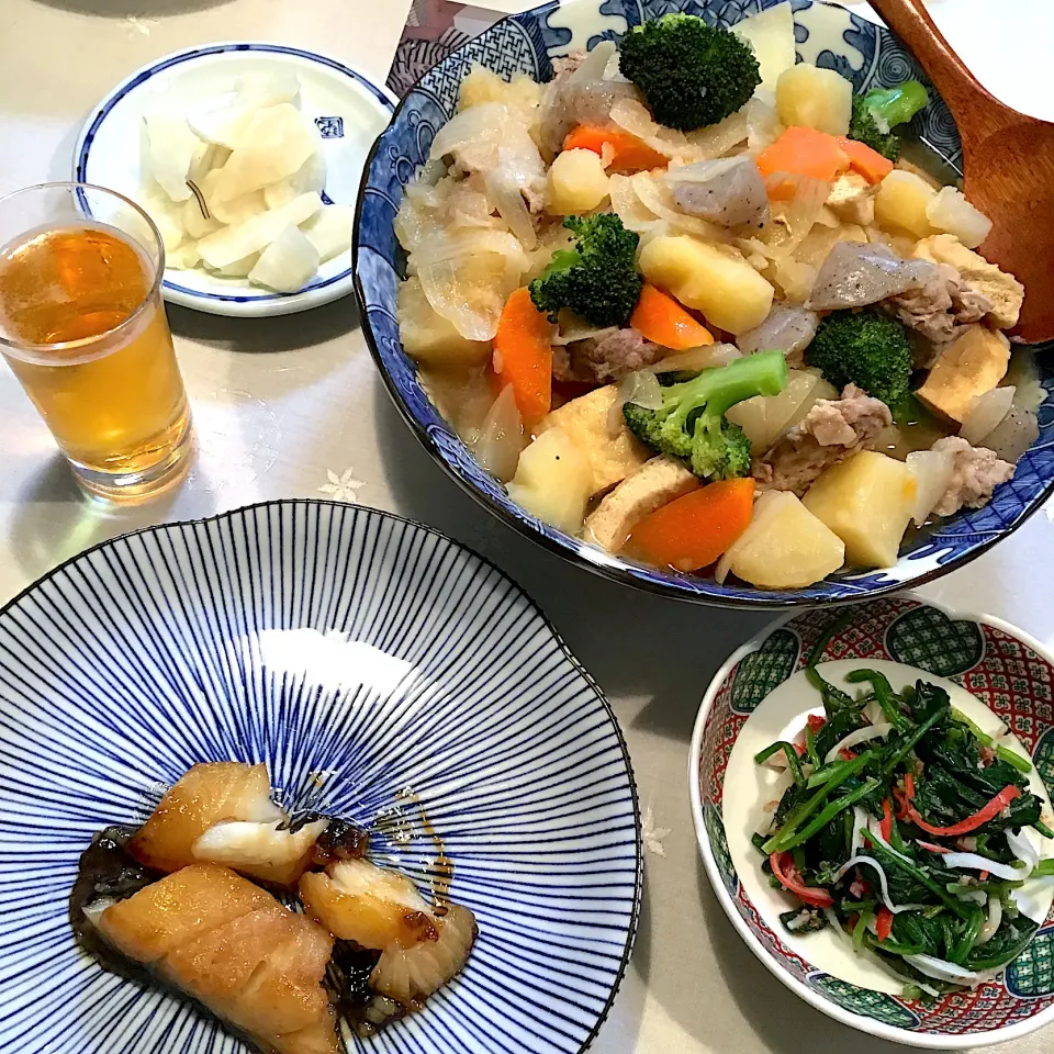 Snapdishの料理写真:じゃが芋と薄揚げと豚肉の煮物|Yukikoさん