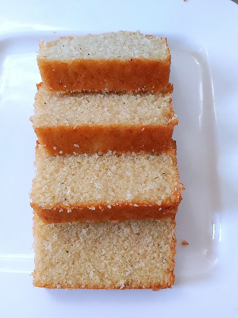 Snapdishの料理写真:Coconut semolina cake|melさん