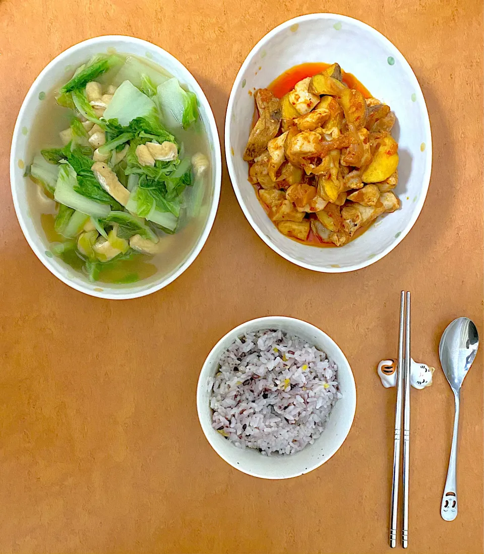 Snapdishの料理写真:Menu of dinner: perfect combination of spicy chicken potatoes with Chinese cabbage soup including a cup of mix grain rice brown|MI 「いどりす」さん