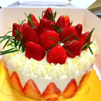 Snapdishの料理写真:Strawberry Cake By Prai cafe’|Prai Thailandさん