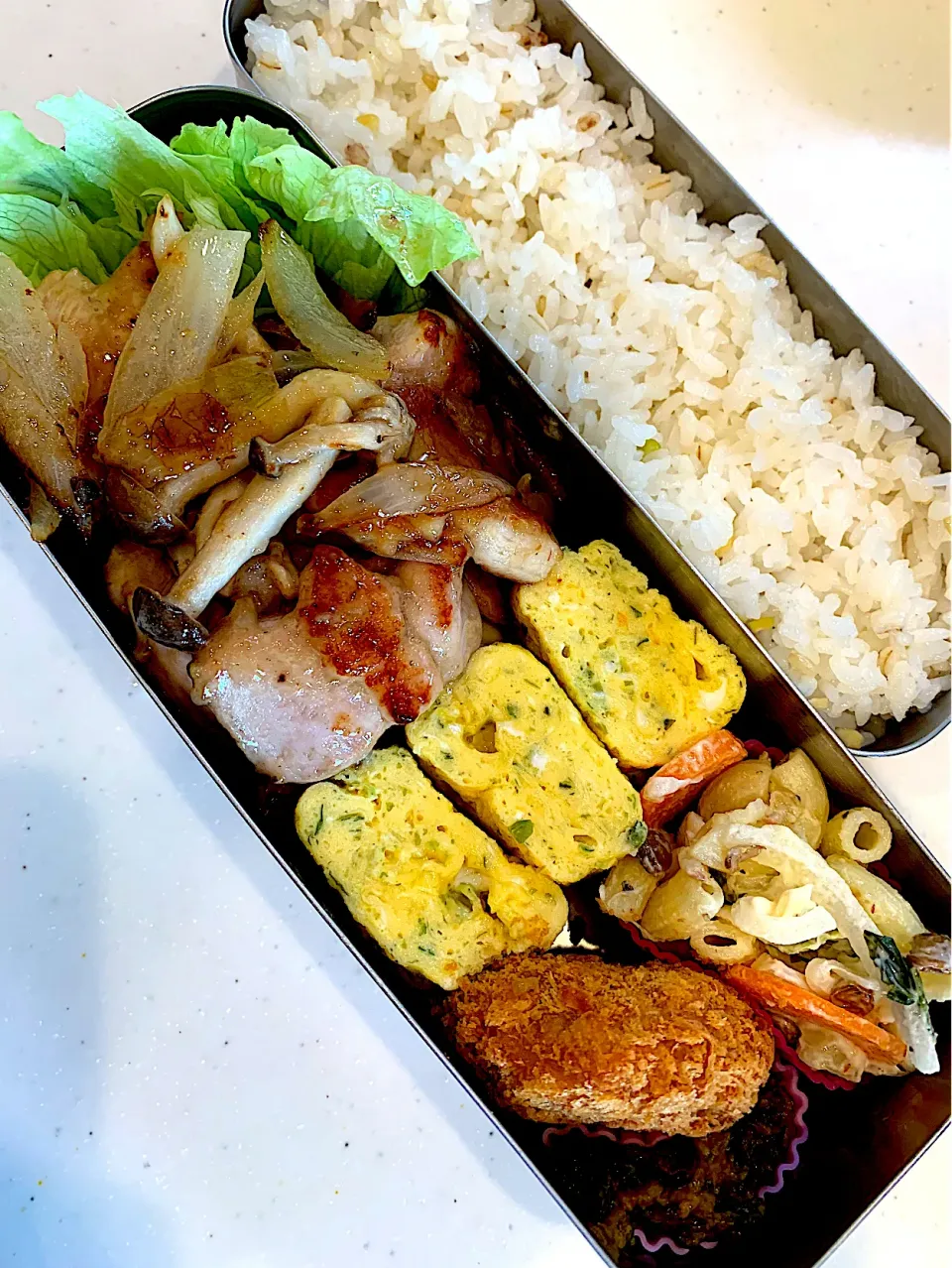 Snapdishの料理写真:鶏のバタマヨポン柚子胡椒炒め弁当|しばざきまりさん