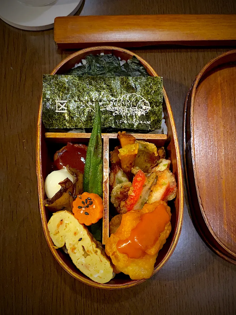 お弁当🍱　海苔弁　錦松梅　焼き海苔　かぼちゃの青海苔天ぷら　カニかまと竹輪の磯辺揚げ　フライドチキン　オーロラ辛ソース　ハンバーグデミソース　エリンギとオクラロースト　干し海老の出し巻き卵　花形人参甘煮　胡麻塩|ch＊K*∀o(^^*)♪さん