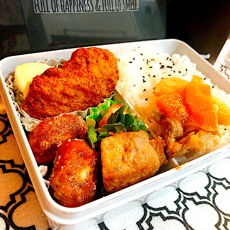 Snapdishの料理写真:❤︎息子スタミナ弁当❤︎                                      肉じゃが⭐︎サーモンのムニエル⭐︎唐揚げ⭐︎焼肉チーズボール|あっこさん