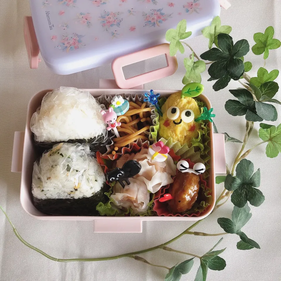 10/21❤︎娘のおにぎりお弁当🌱🍙
娘は昨日から第一中間テストなので自宅でのお弁当🍙🌱|Makinsさん