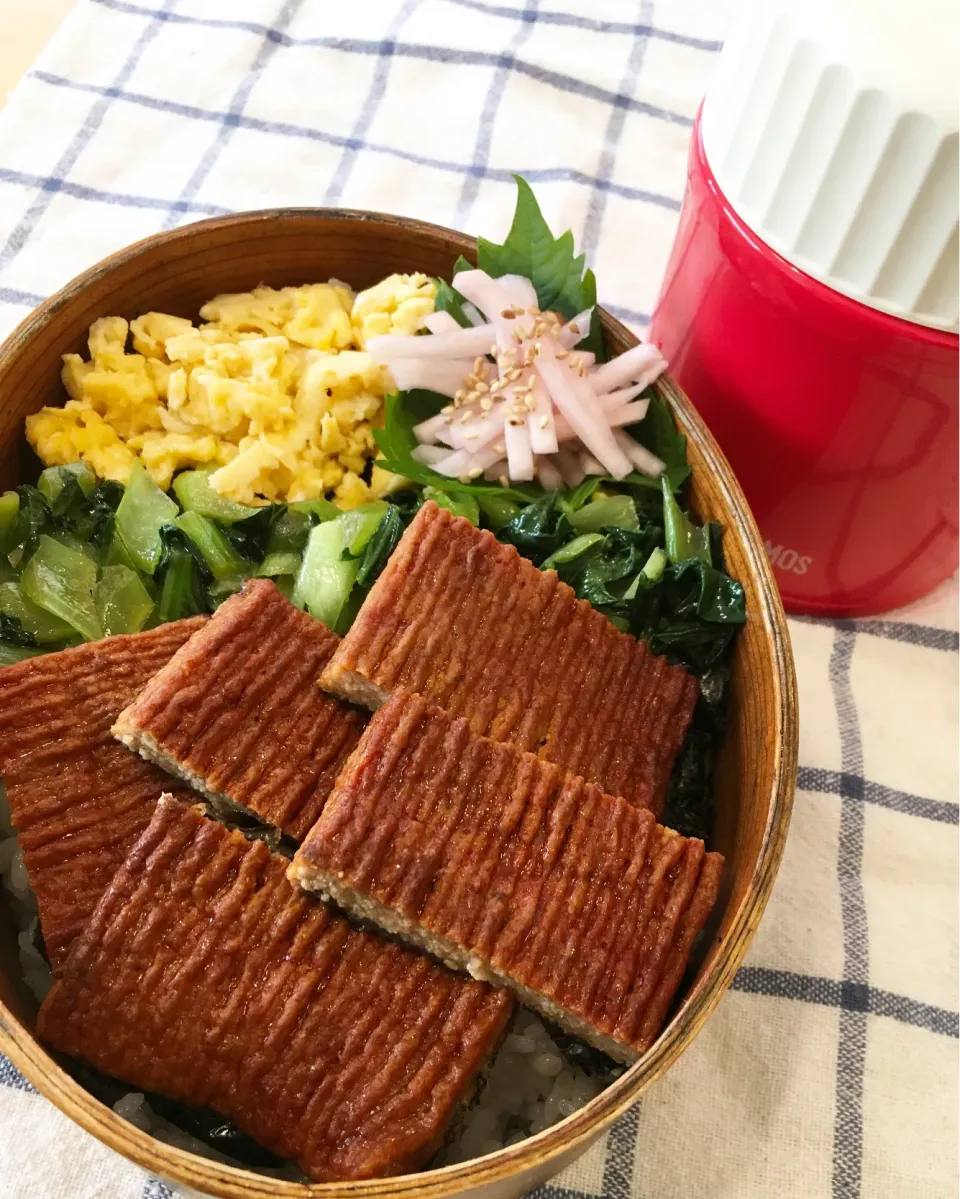 今日のパパ弁当はうな次郎3色弁当と５分で作る豚汁(レシピあり♪)|key♪さん