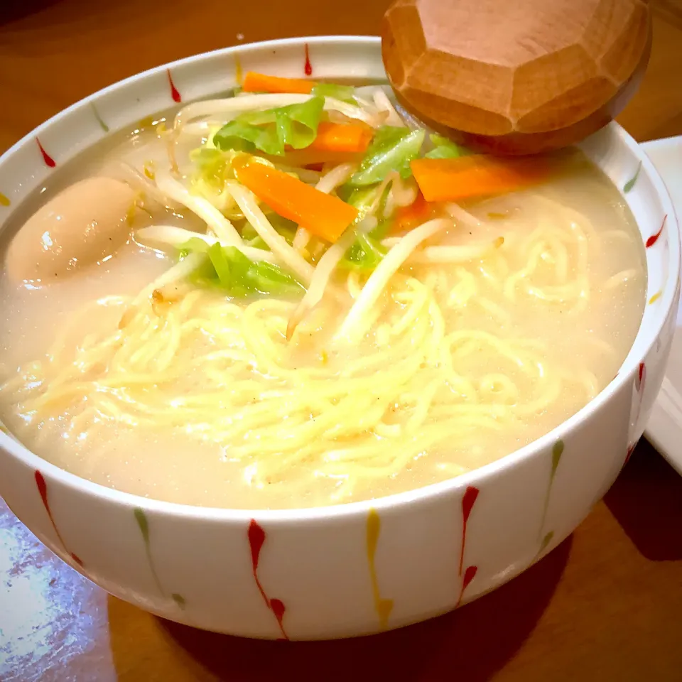 寿がきやラーメン♡炒め野菜と半熟煮卵のせ肉ナシ笑|かよち。さん