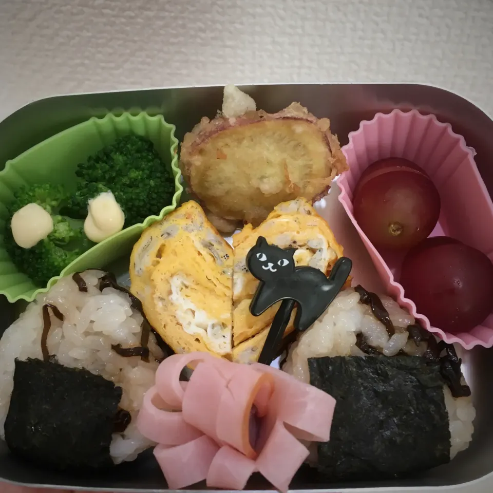 Snapdishの料理写真:サツマイモの天ぷら弁当|ゆうきさん