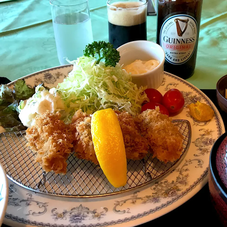 牡蠣フライ定食😋|ナムナムさん