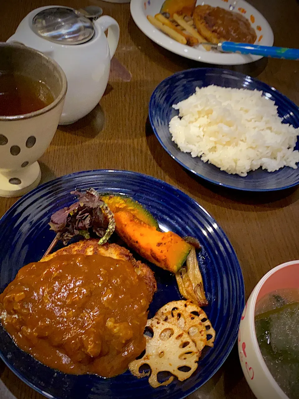 ハンバーグ　デミグラスソース　かぼちゃ　しめじ　蓮根ロースト　赤紫蘇　わかめスープ|ch＊K*∀o(^^*)♪さん