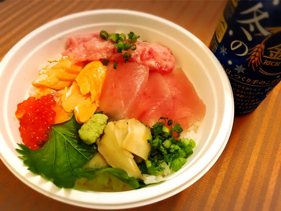 まぐろタタキサーモンビンチョウ丼 ¥500（テイクアウト）|Blue Moon Caféさん