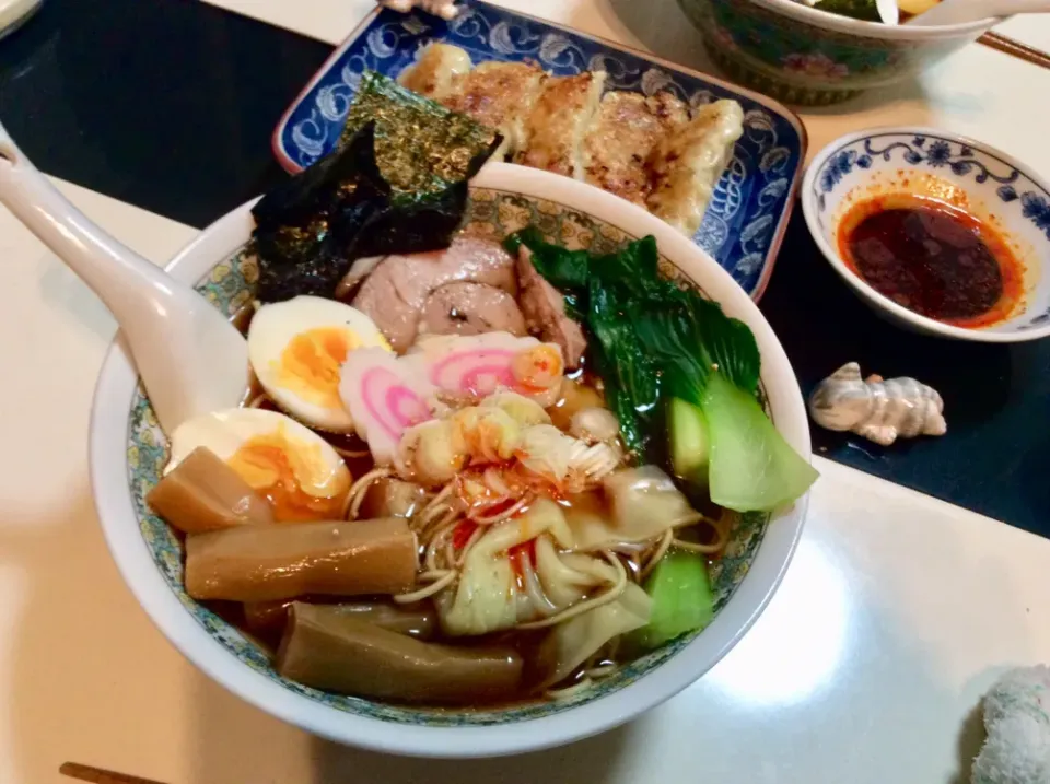 マルタイの大分鶏ガラ醤油らーめんとスーパーの餃子で残ご飯。|Takeshi  Nagakiさん