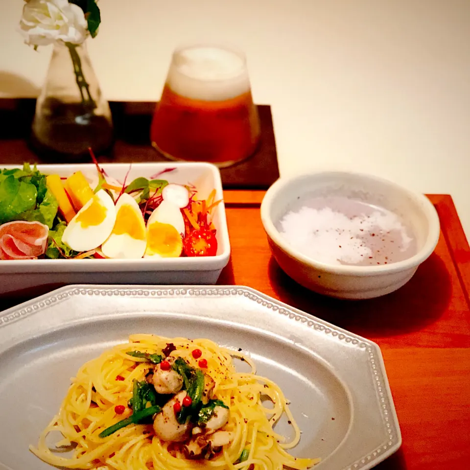 Snapdishの料理写真:牡蠣のパスタ　紫キャベツのポタージュ　柿と生ハムのサラダ🍺😊|あっこさん