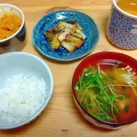 Snapdishの料理写真:長ネギの甘辛焼き、かぼちゃサラダ、豆苗とえのきの生姜みそ汁、白米|まどろむさん