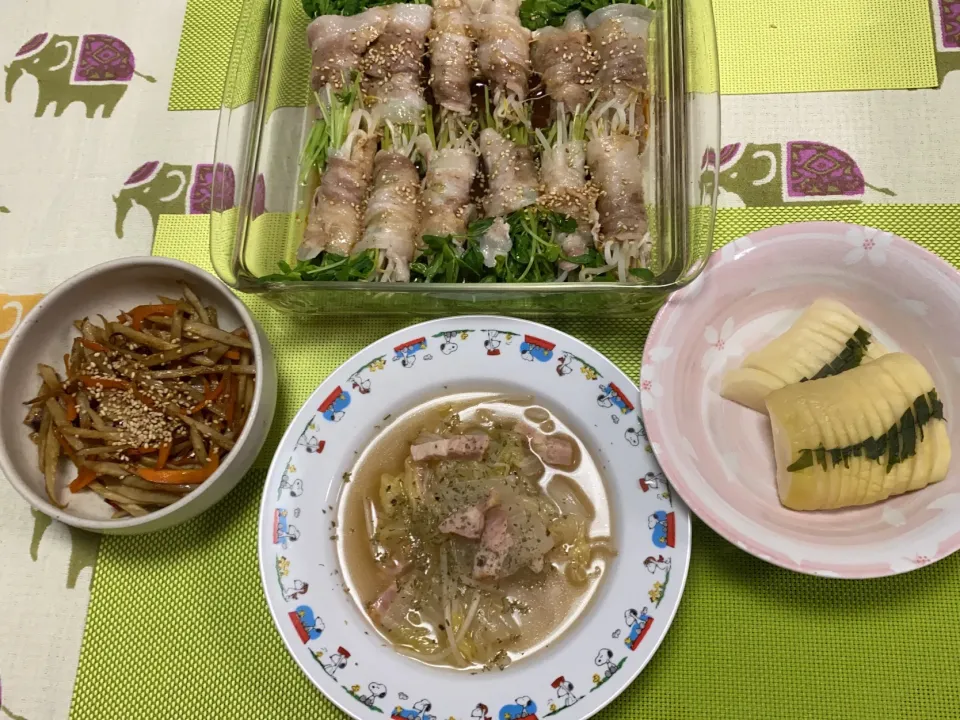 Snapdishの料理写真:豆苗ともやしの豚バラ巻き、きんぴらごぼう、白菜とベーコンのコンソメ煮、大葉大根|peanutsさん