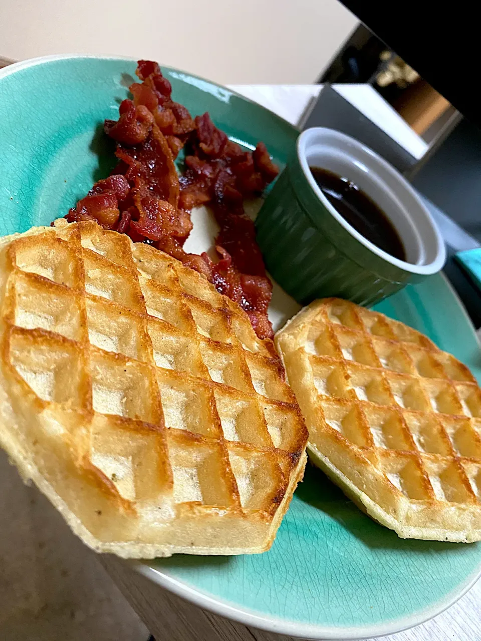 Waffles bacon breakfast|Tawanjaさん