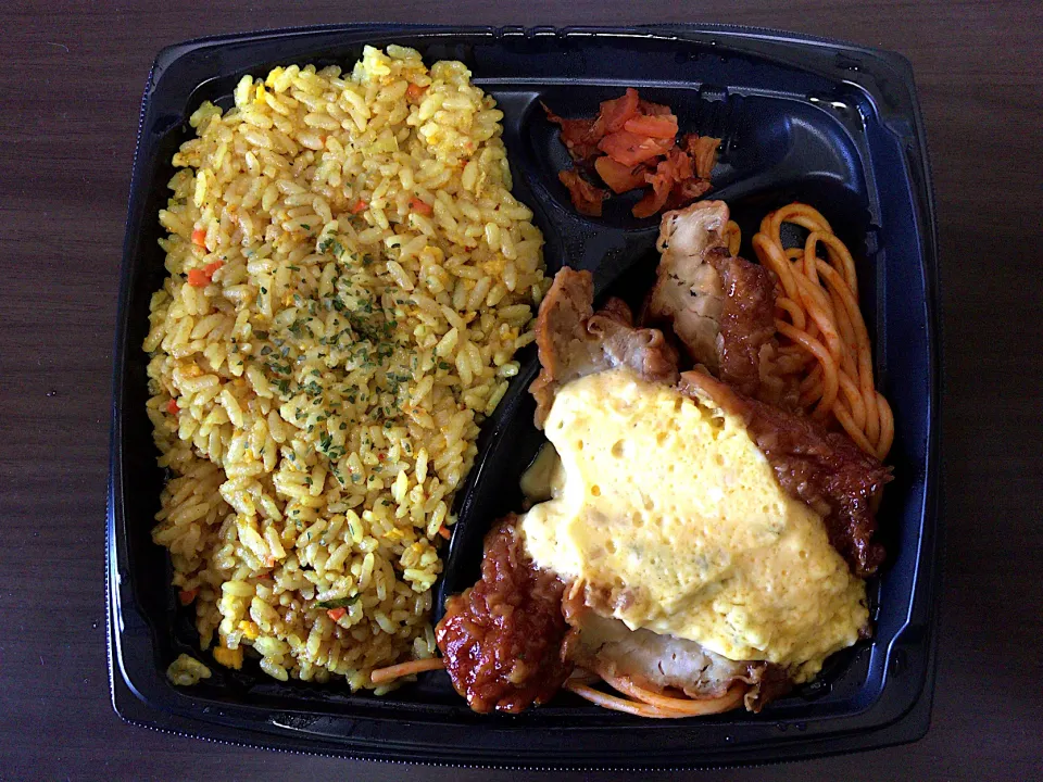 大盛ごはん! カレーピラフ&チキン南蛮弁当|ばーさんさん