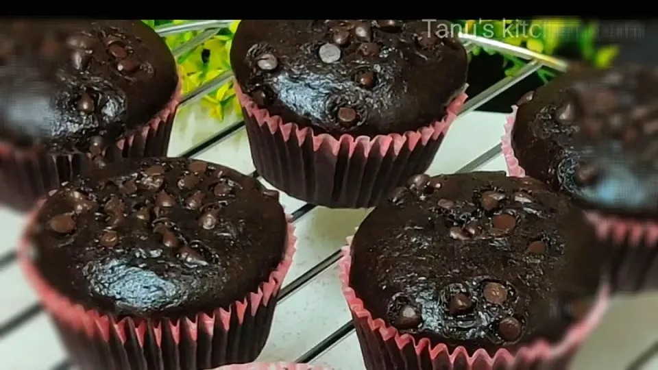 Snapdishの料理写真:Chocolate cupcakes recipe|Tejasvini Kardekarさん