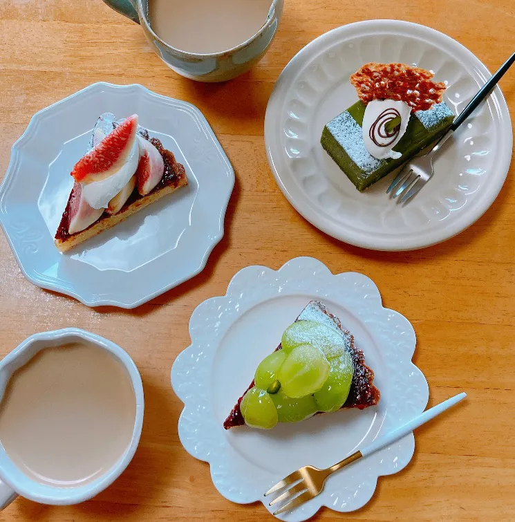 シャインマスカットといちじくのタルト　抹茶テリーヌショコラ🥧|ちゃみこさん