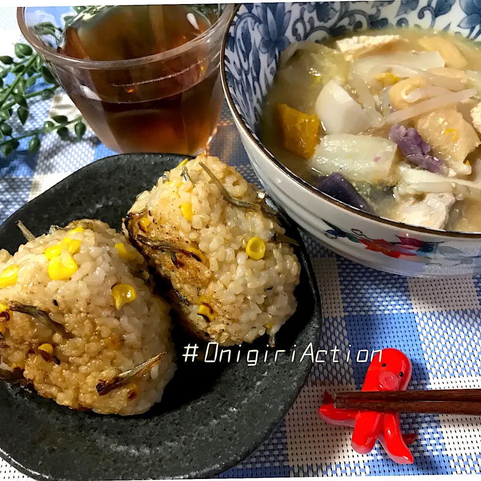 これうまけんちん汁とじゃこコーん胡麻油醤油焼きおにぎり😋長‼️笑|noeさん