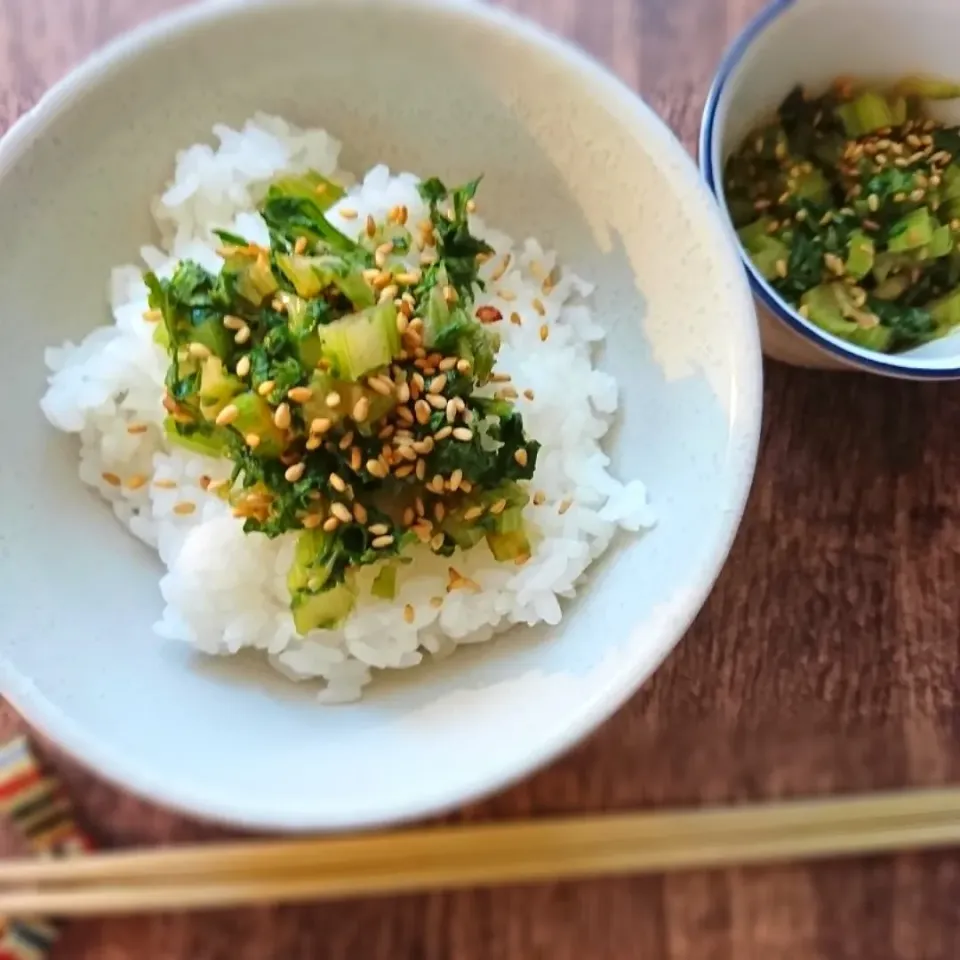 いちごさんの料理 セロリの葉のごま油炒め🌱|とだともさん