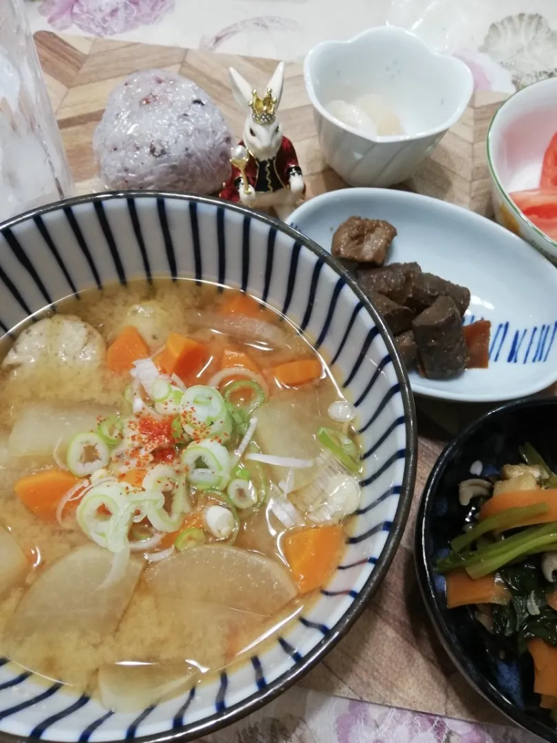 10/21
鰯のつみれ味噌汁と作りおきで晩ごはん😋|たえさん