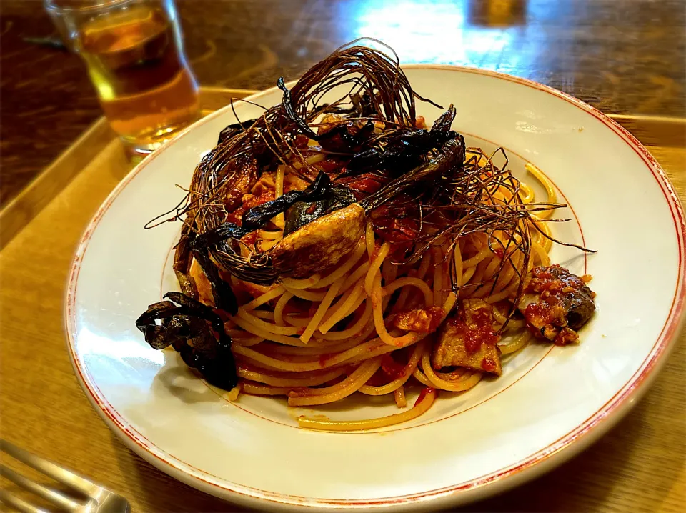 スプラウトにんにくと戻り鰹のトマトソースパスタ|tetsuya fujiさん