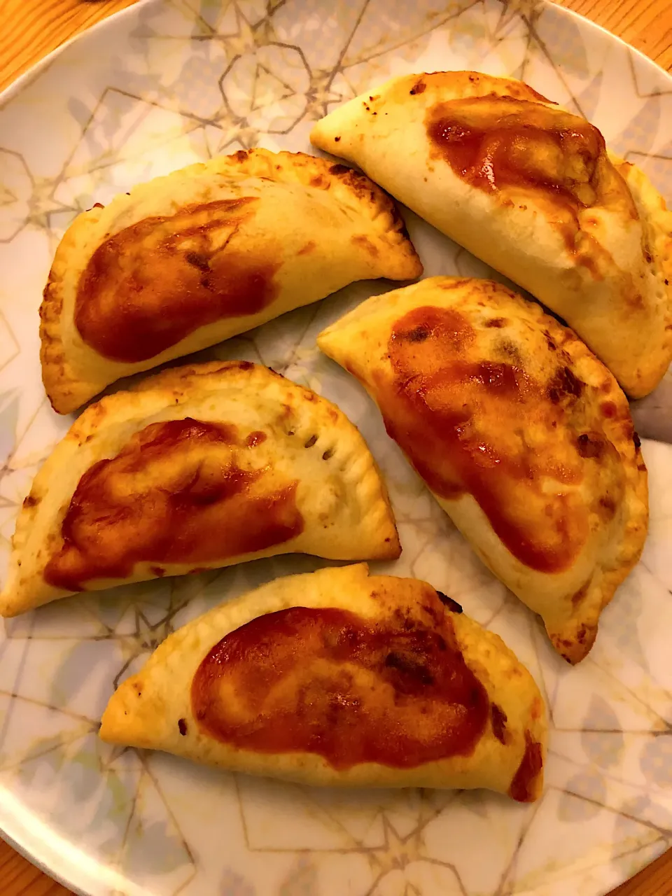 Vegan empanadas filled with mashed potatoes, peas and onion|MissYumYumさん