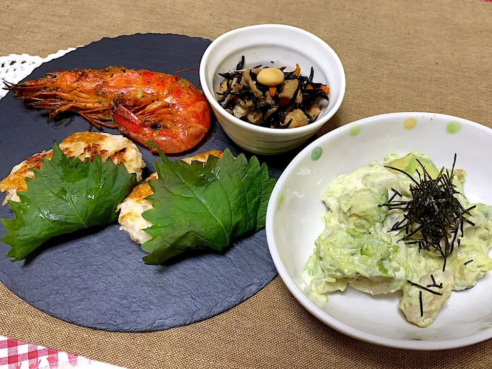 鶏ひき肉のもやしつくね
ガーリック🦐シュリンプ
エビアボカド🥑🦐柚子胡椒マヨ
ひじき煮|eiyadeさん