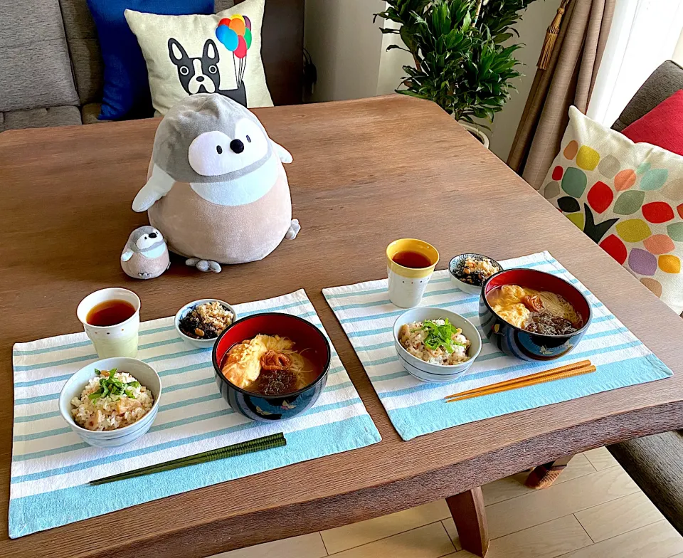 蓮根と鶏ミンチの混ぜご飯、梅とき卵とろろ煮麺、ひじき煮・卯の花、ほうじ茶|pentarouさん