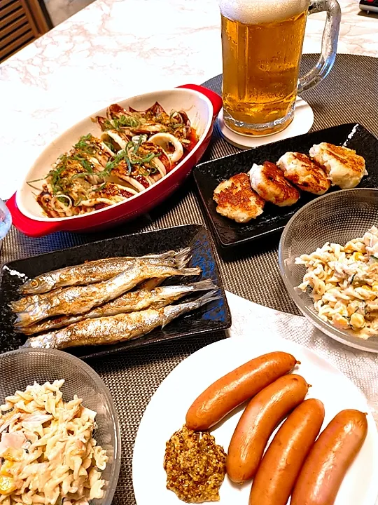 10月22日☆夜ご飯😋
宅飲🍺
お家居酒屋🥗🍿🍻🍹|pinoさん