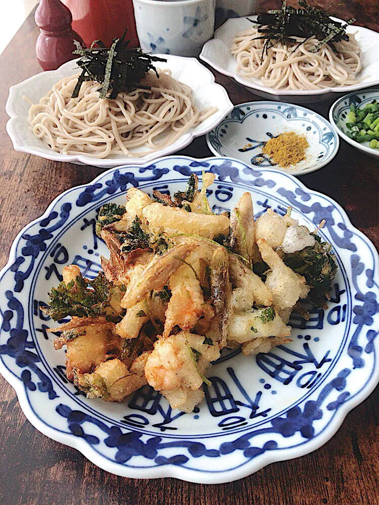 山本真希さんの料理 餅と旬野菜のかき揚げでお昼ごはん|とんちんさん