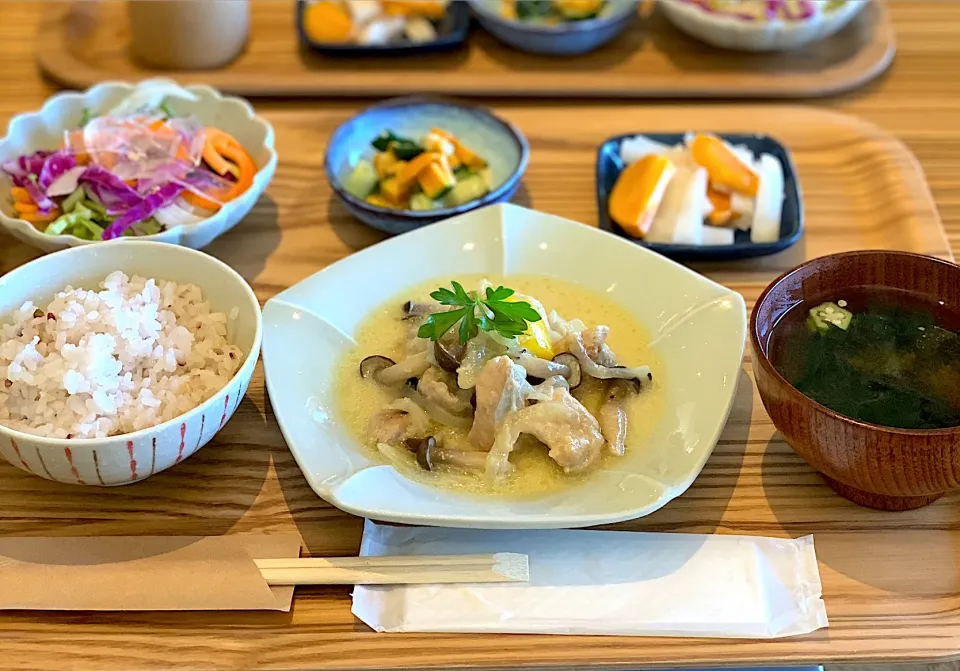 娘とランチ ねんりん日替わりランチ　ドレッシングがとても美味しい😋|sakiさん