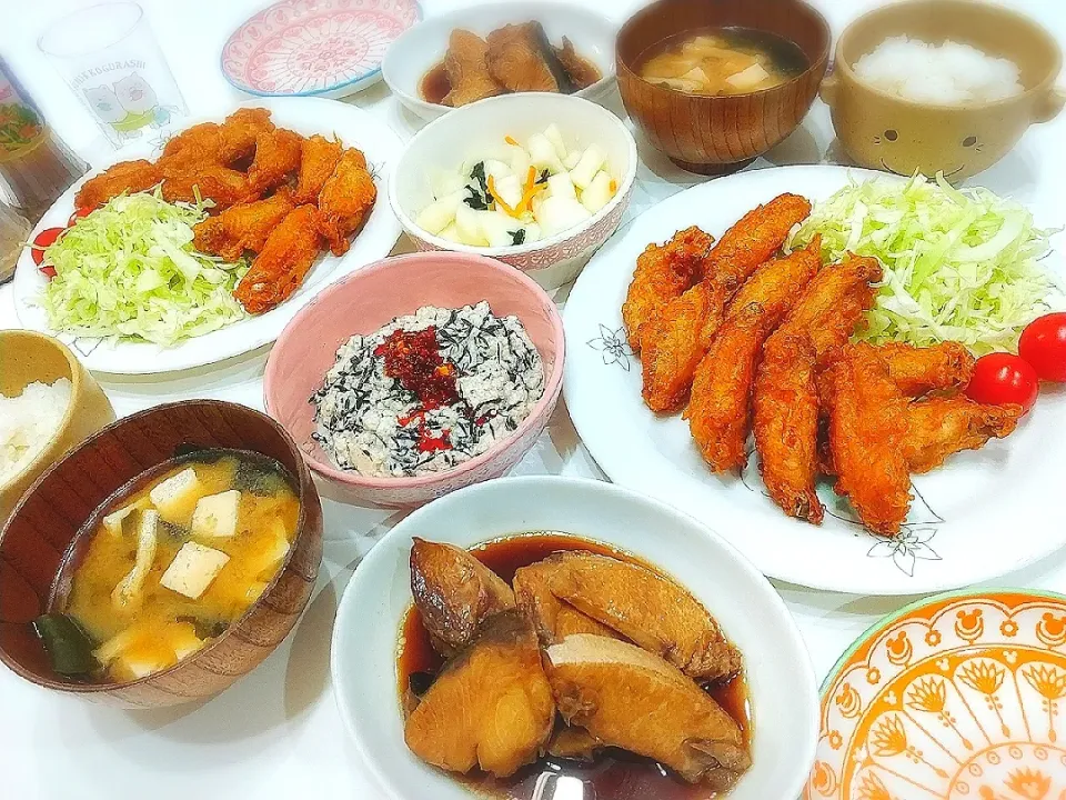 夕食(*^^*)
手羽唐揚げ&サラダ
ブリ煮
ひじきのごま白あえ
あとひき大根
お味噌汁(豆腐、ワカメ、油揚げ)|プリン☆さん