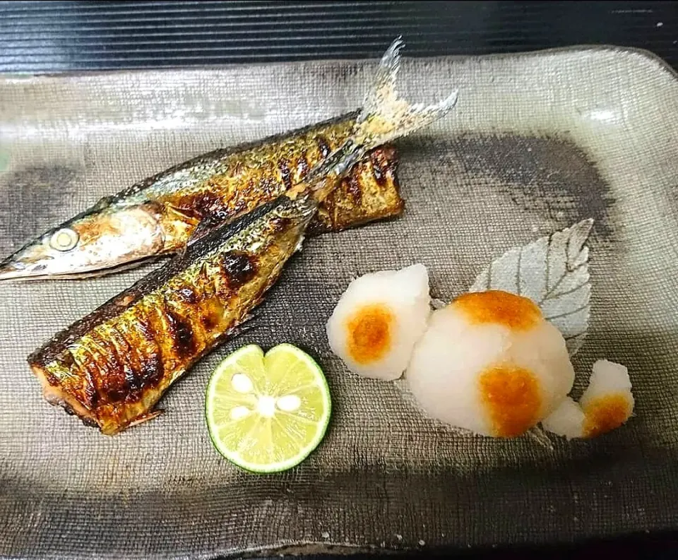 Snapdishの料理写真:今年最後(？)の【秋刀魚の塩焼き】|yoshitakeさん