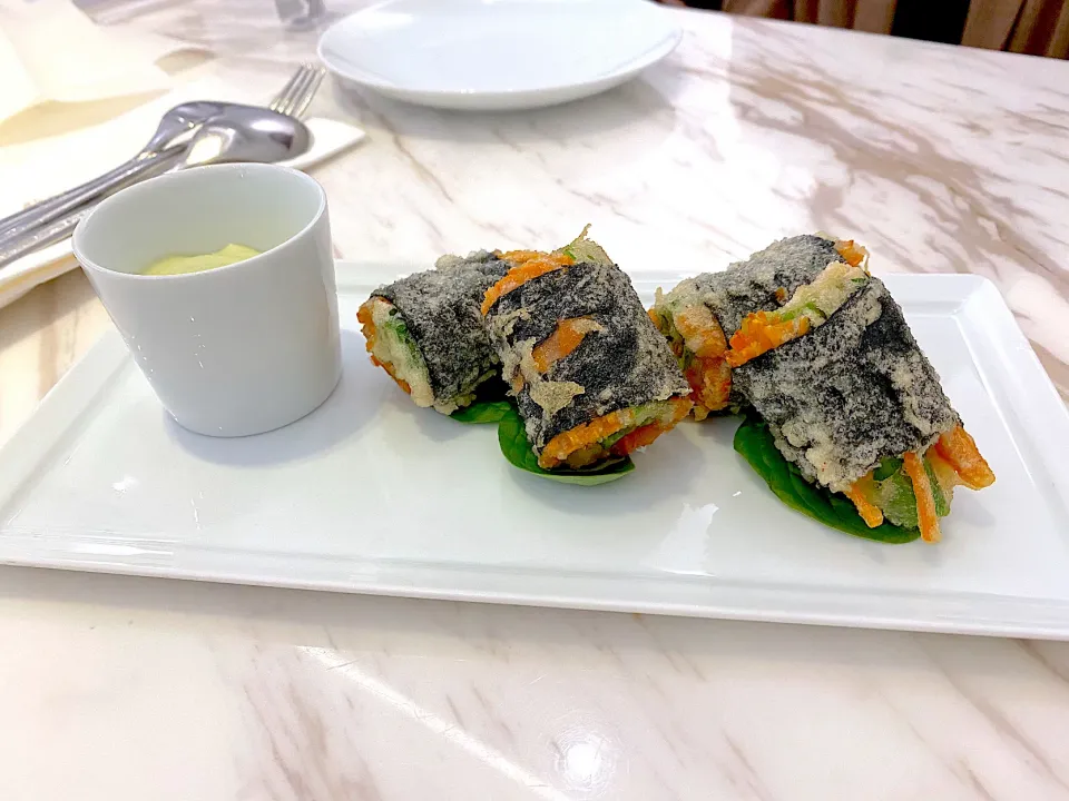 Crispy seaweed maki with wasabi mayonnaise|skyblueさん