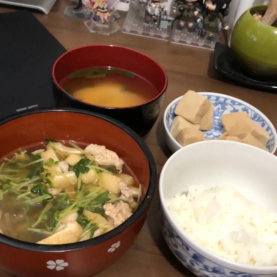 Snapdishの料理写真:豚肉と水菜の煮浸し・人参とニラの味噌汁・高野豆腐|a-parkさん