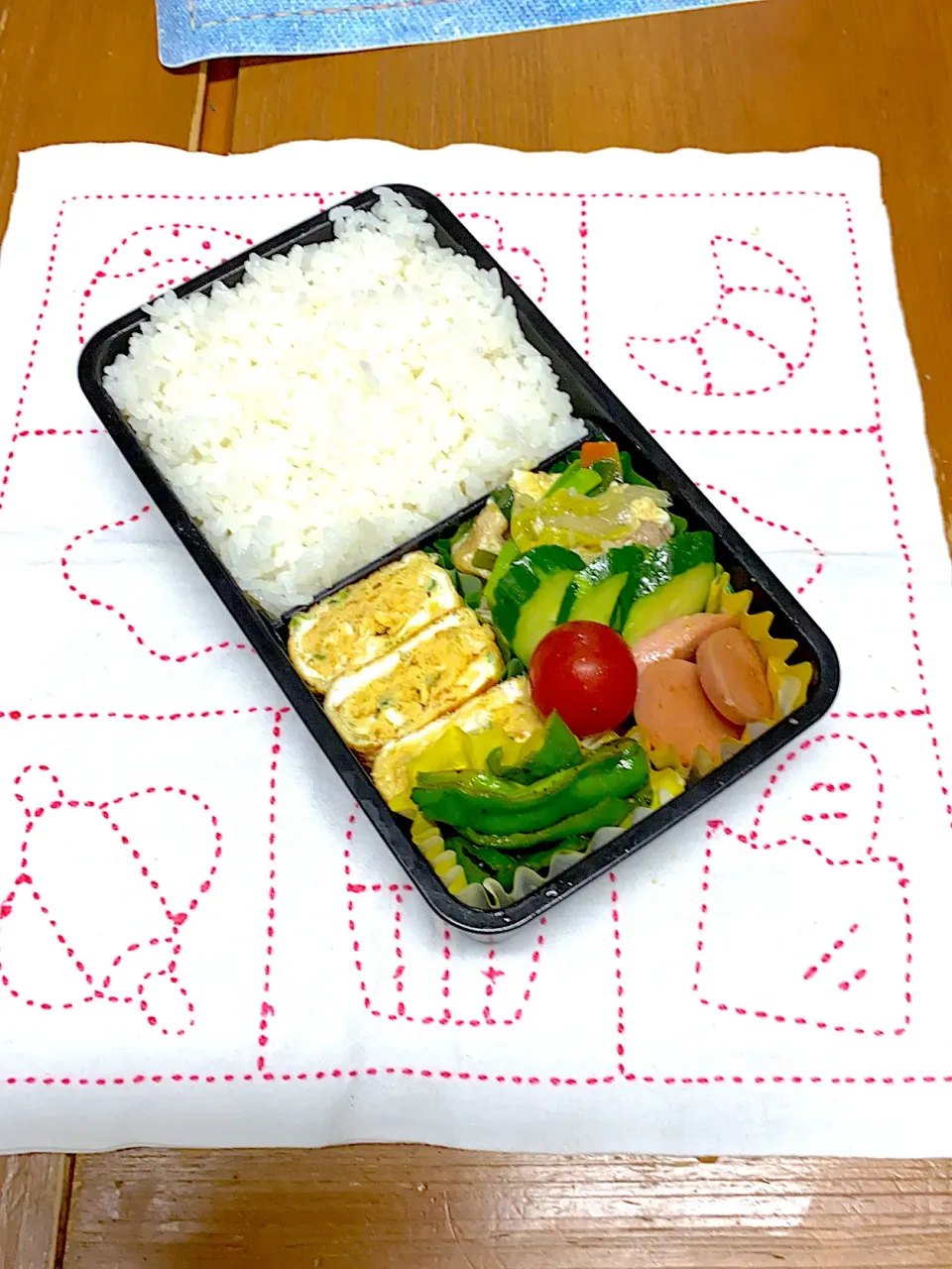 Snapdishの料理写真:10月23日金曜日中華丼弁当|アッキーさん