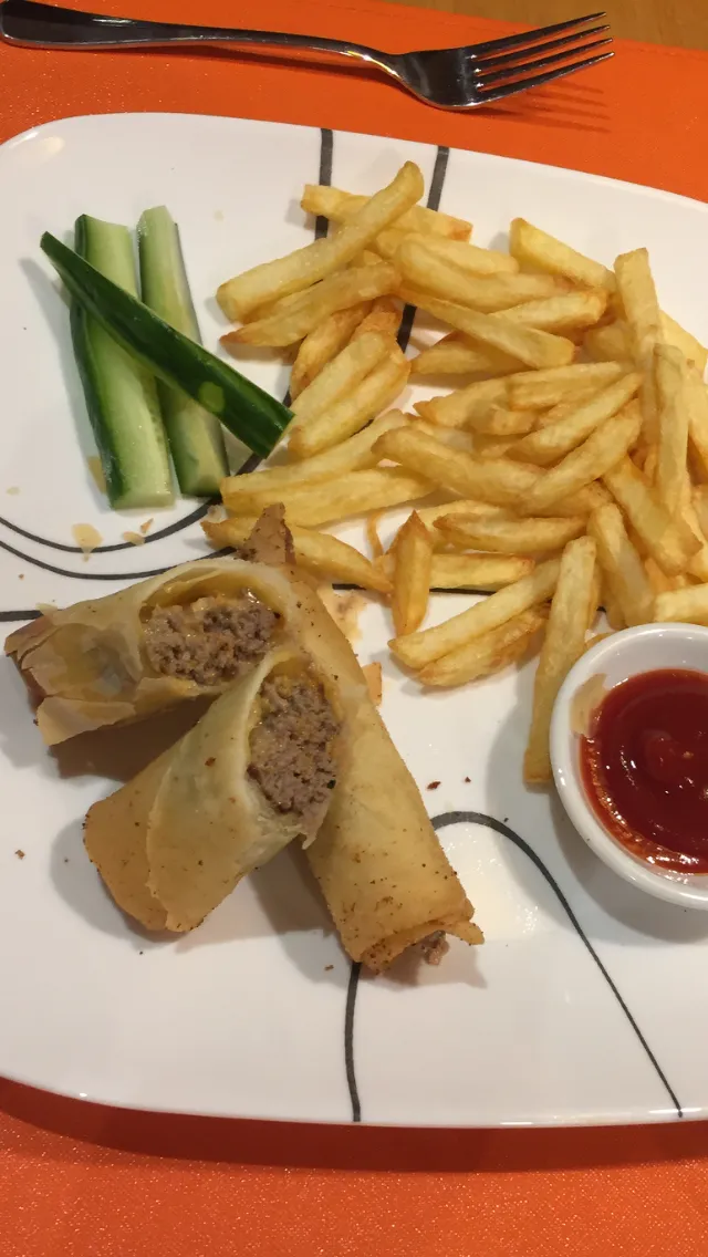 Cheeseburger Springrolls|Stella Jaksさん