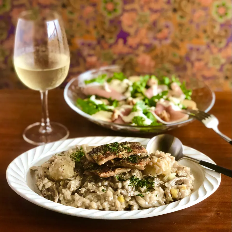 栗と舞茸、サンマのリゾット。リンゴと春菊、生ハムのサラダ　　　　　　　　　Risotto with chestnuts, maitake mushrooms and saury                        Apple and garland chrysanthemum, prosciutto ham salad|マユマユさん