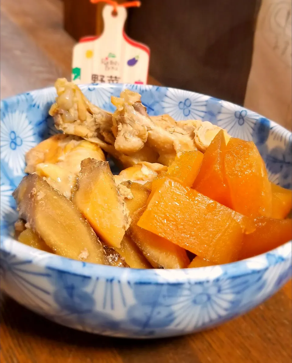 煮るだけ。手羽元と冬瓜とごぼうの煮物|ゆきこさん