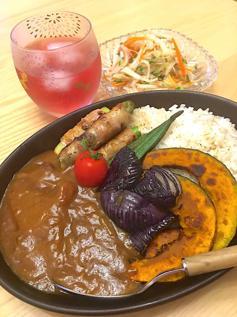 今日の夕食　肉巻きアスパラと野菜たっぷりのビーフカレー　大根ツナサラダ|ふわ猫はなちゃんさん