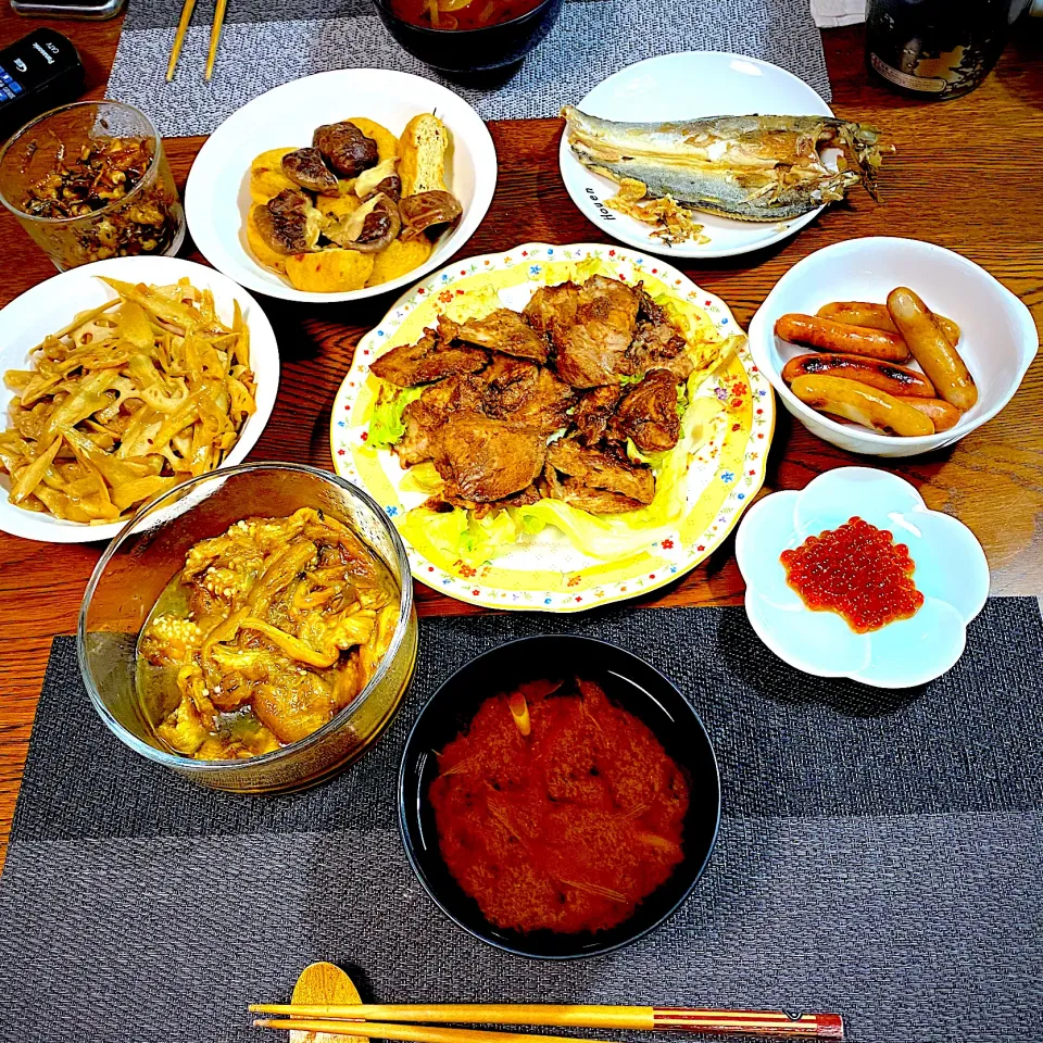 がんもどきと椎茸の煮物、蓮根と牛蒡豚バラ肉のキンピラ、ホッケの干物、昨夜の焼き豚、茄子のマリネ、味噌汁、ご馳走ではないけれど和食定番|yakinasuさん