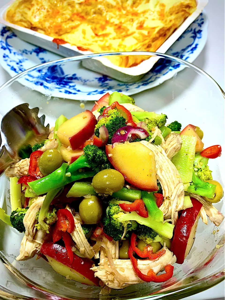 Snapdishの料理写真:Chicken Apple Broccoli Salad with a hint of green chili|gonbenさん