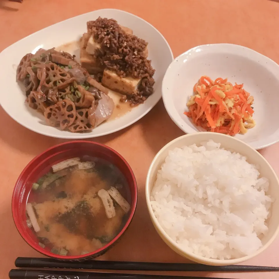 Snapdishの料理写真:鶏肉と蓮根の甘辛焼き|おいもさん