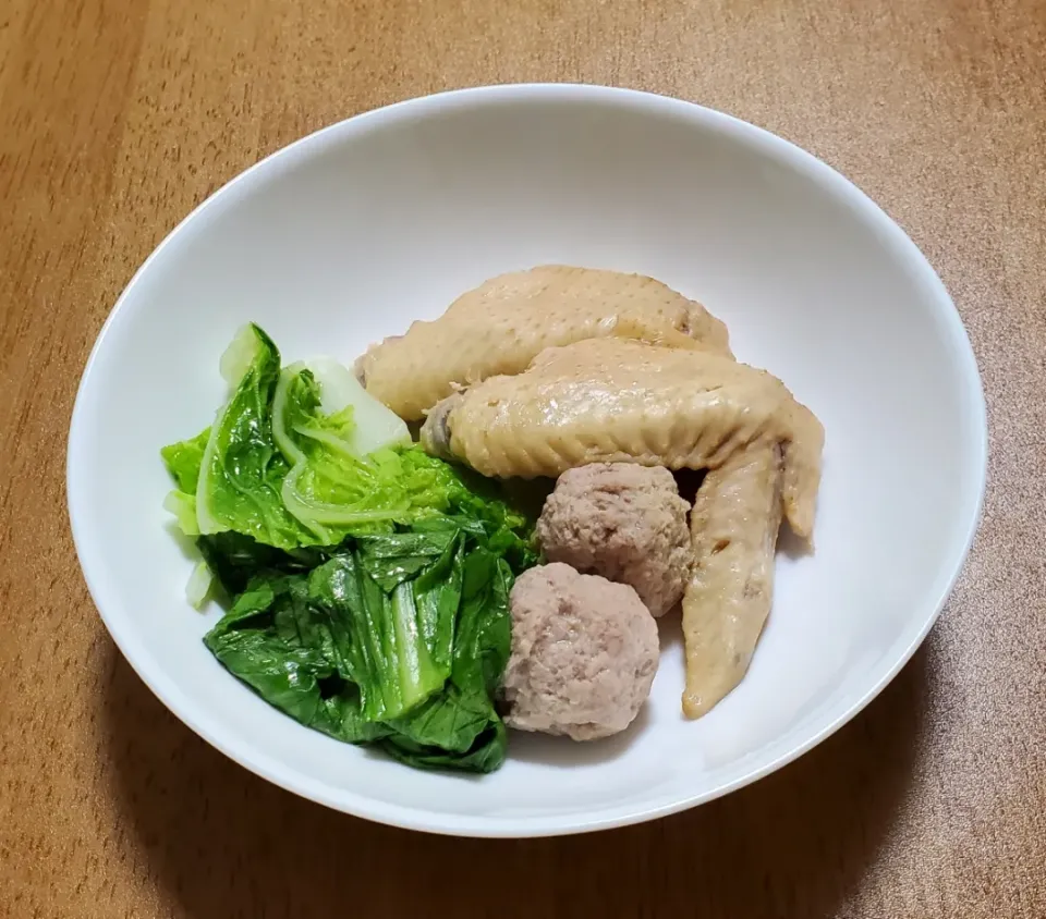 手羽先と白菜とチンゲン菜と肉団子のお鍋の具|ナナさん